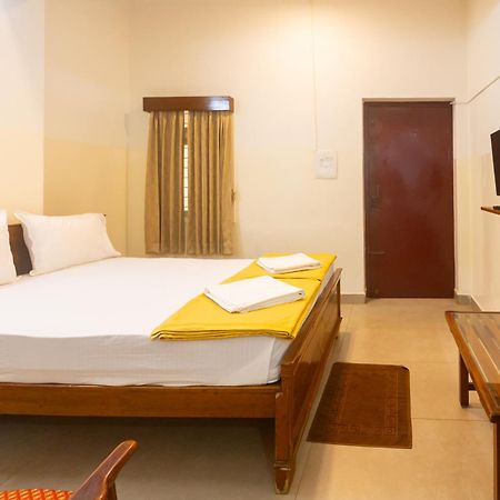 Sri Ramakrishna Hotel バンガロール エクステリア 写真