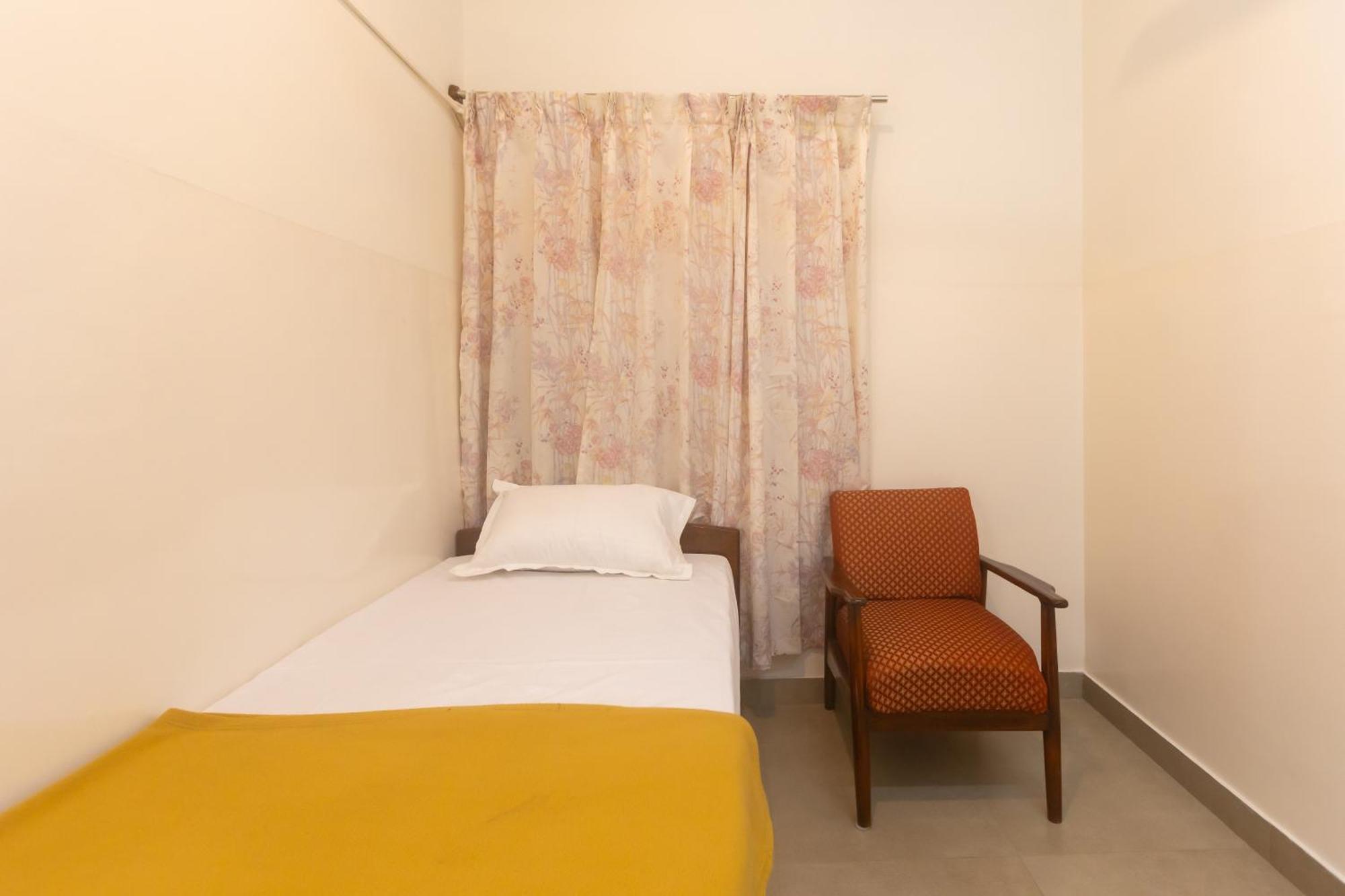Sri Ramakrishna Hotel バンガロール エクステリア 写真
