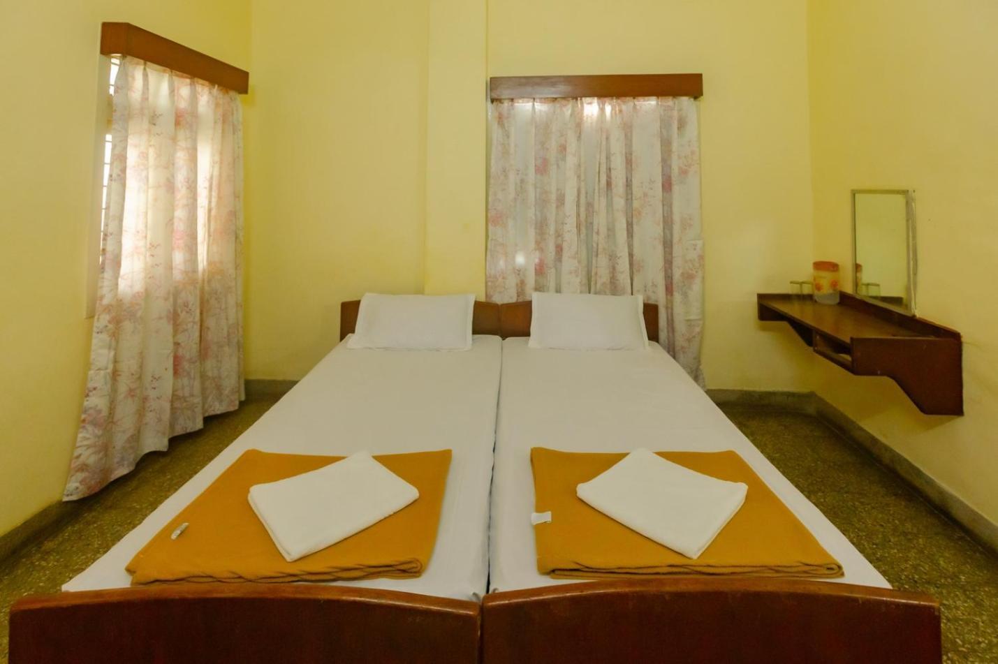 Sri Ramakrishna Hotel バンガロール エクステリア 写真