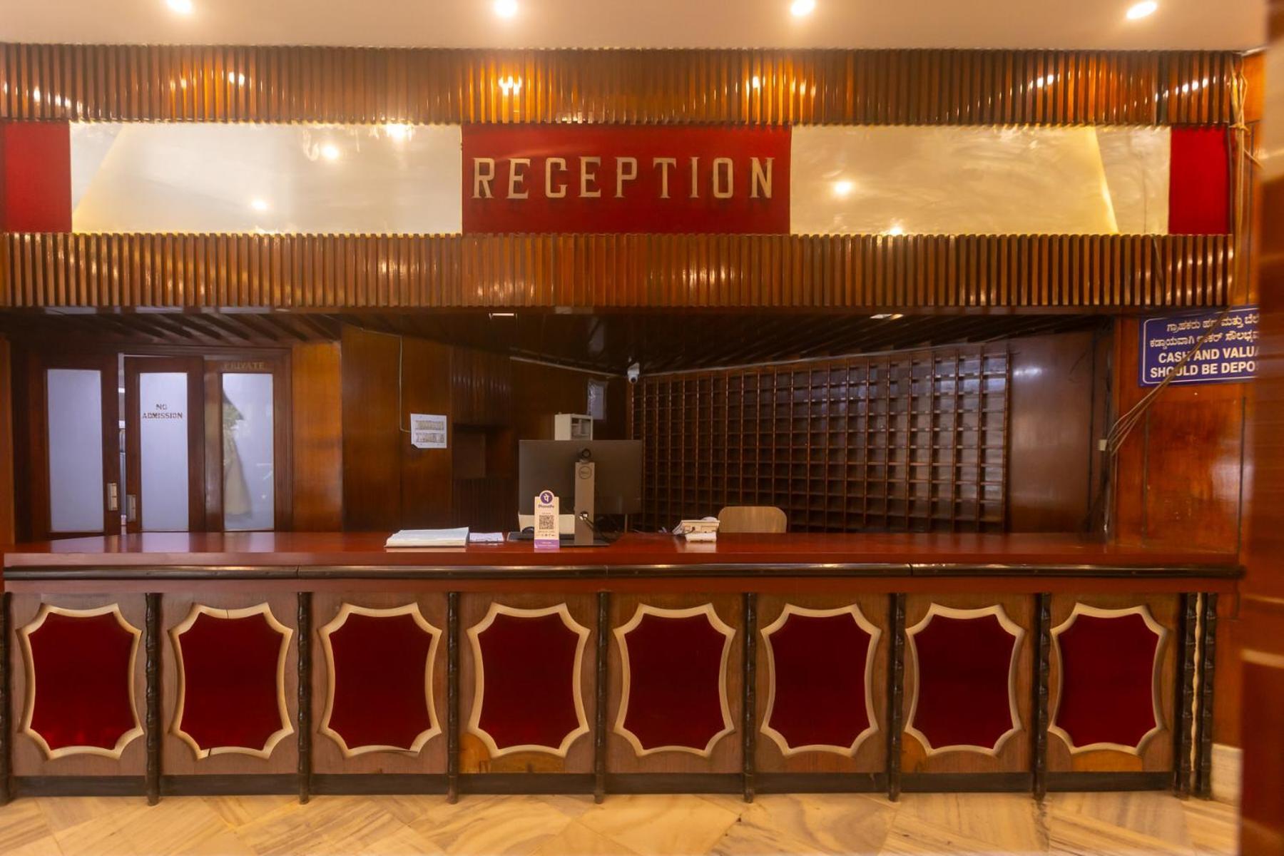 Sri Ramakrishna Hotel バンガロール エクステリア 写真