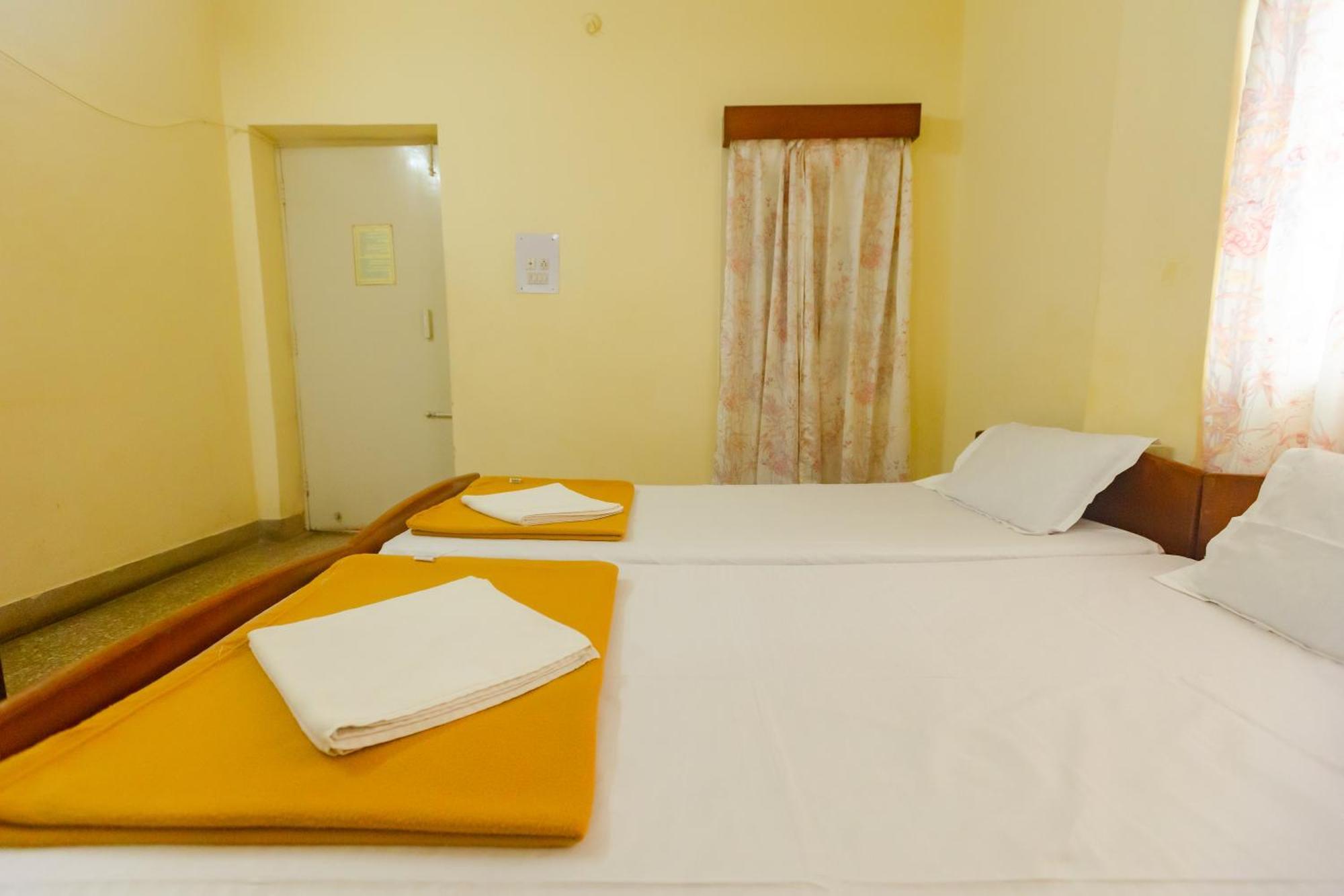 Sri Ramakrishna Hotel バンガロール エクステリア 写真