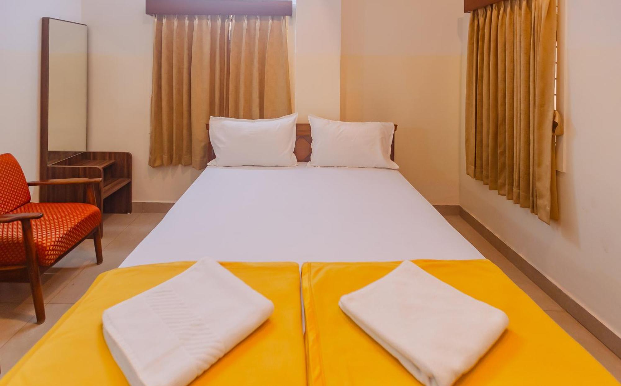 Sri Ramakrishna Hotel バンガロール エクステリア 写真