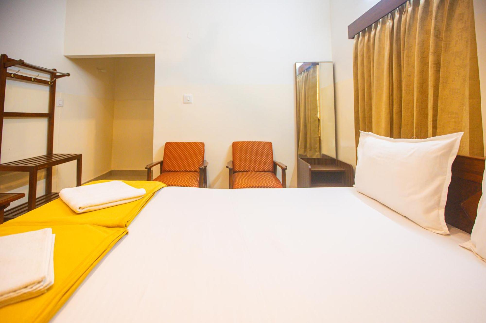 Sri Ramakrishna Hotel バンガロール エクステリア 写真