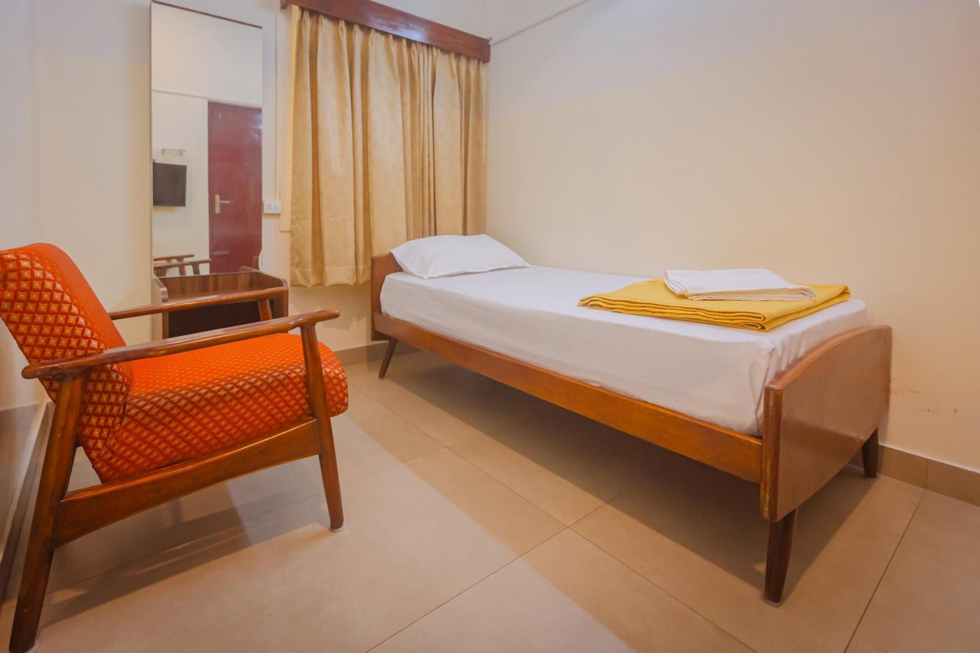 Sri Ramakrishna Hotel バンガロール エクステリア 写真